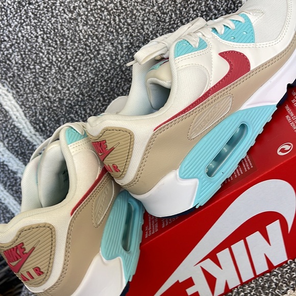 Nike Air Max 90
Women's Shoes - Picture 15 of 16